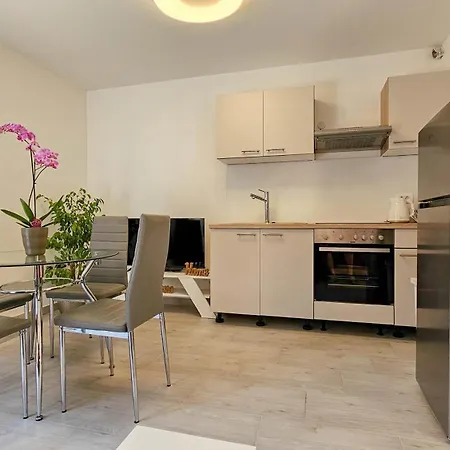 Апартаменты Lux Новиград